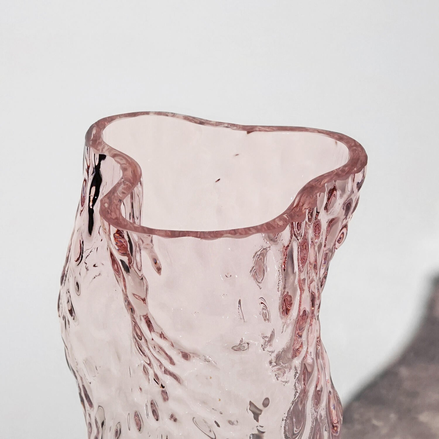 Ostrea Rock Glass vase - Pale Rose